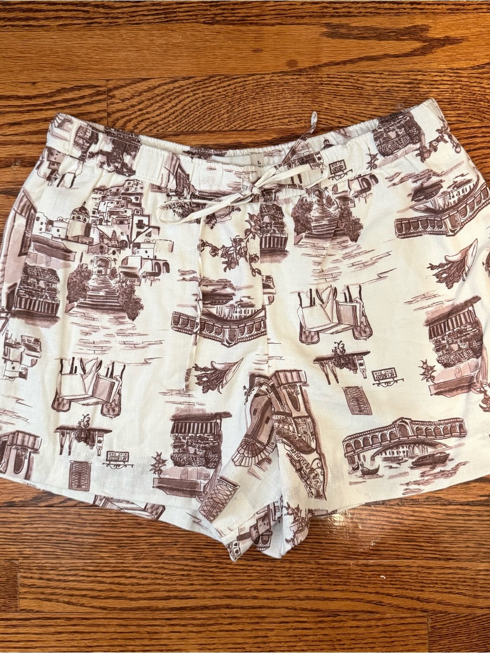 Abercrombie & Fitch Cream Shorts with Brown Scenic Toile Print
